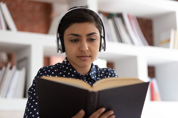 Whether Listening or Reading, Your Brain Processes Words Similarly ...