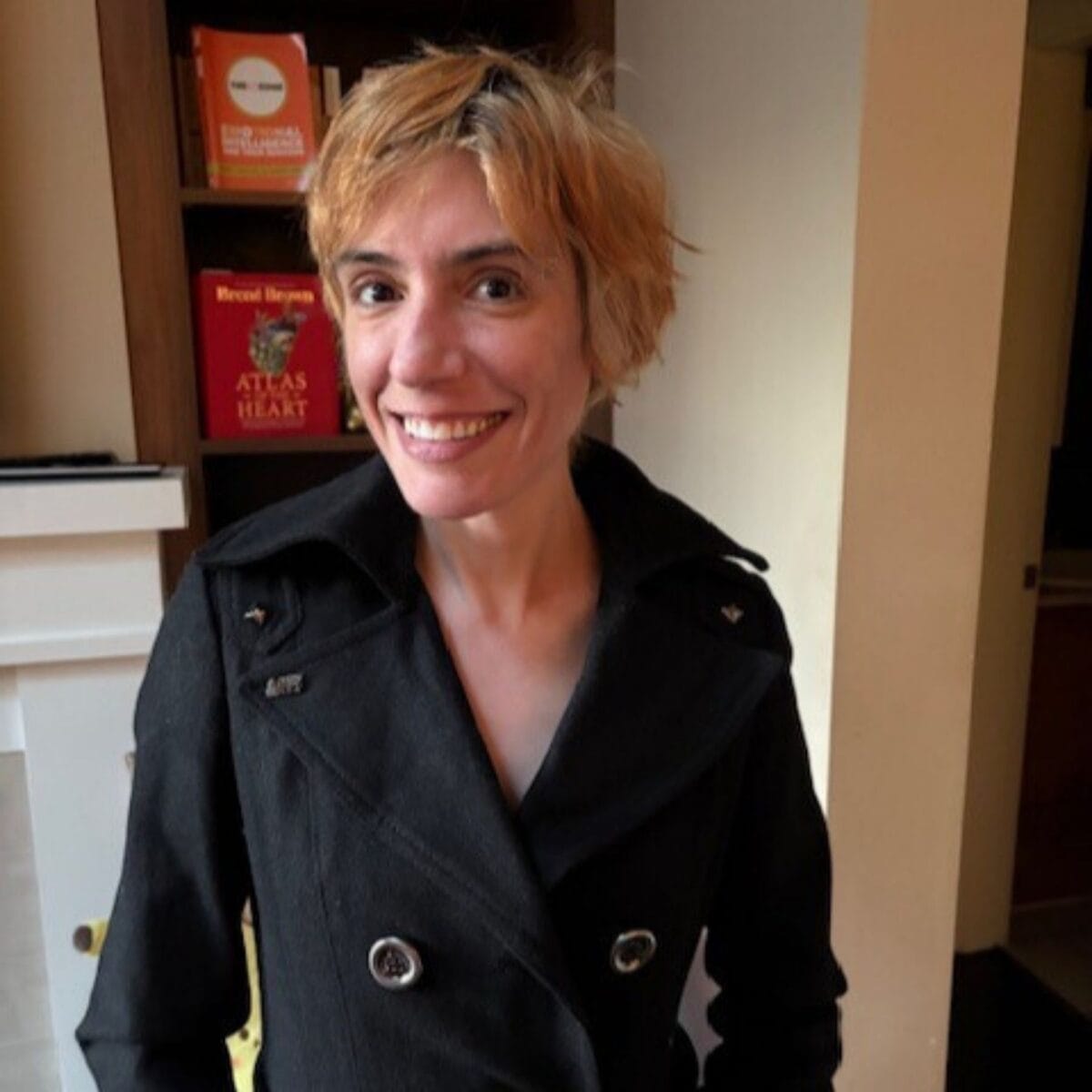 Headshot of Fanie + Zis, author with International Coaching Federation. Known as a a nationally certified career development practitioner and a certified grief educator.