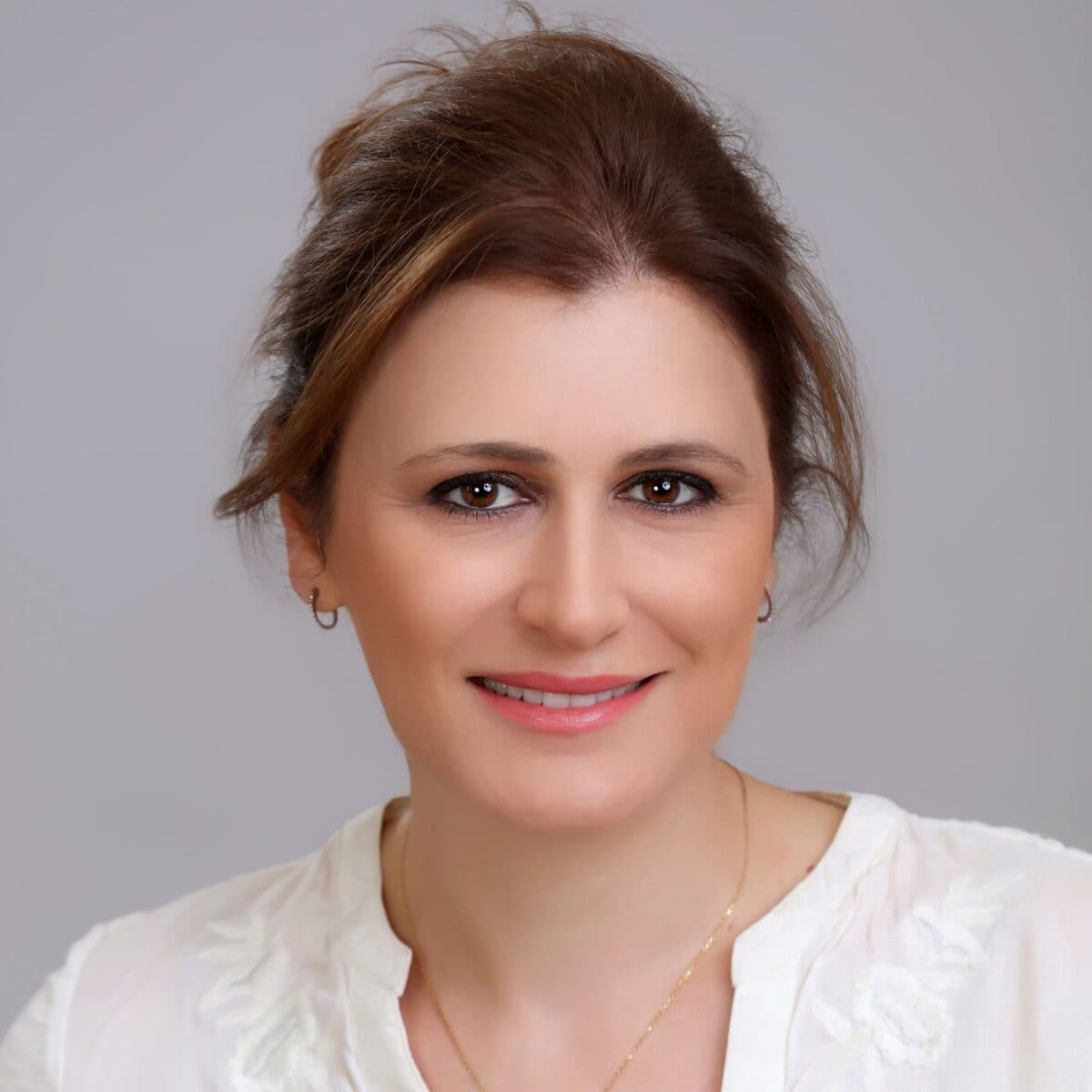 Headshot of Suhair Fakhoury, Suthor with the International Coaching Federation. Known for executive and leadership coaching