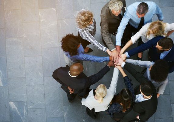 Menschy-SPONSORED-POST-Bridging-Biases-and-Building-Belonging_-How-Coaching-Supports-DEI.jpg
